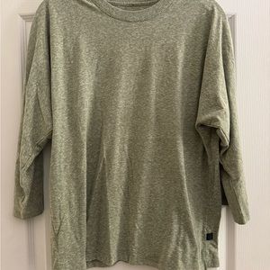 LULULEMON COTTEN-BLEND 3/4 SLEEVE TSHIRT! Perfect for Yoga!